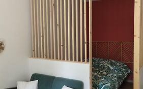 Studio climatisé et spacieux situé près des Parcs